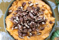 Creamy Mashed Sweet Potatoes with Cinnamon-Spiced Pecans