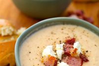 Creamy Instant Pot Cauliflower and Bacon Chowder