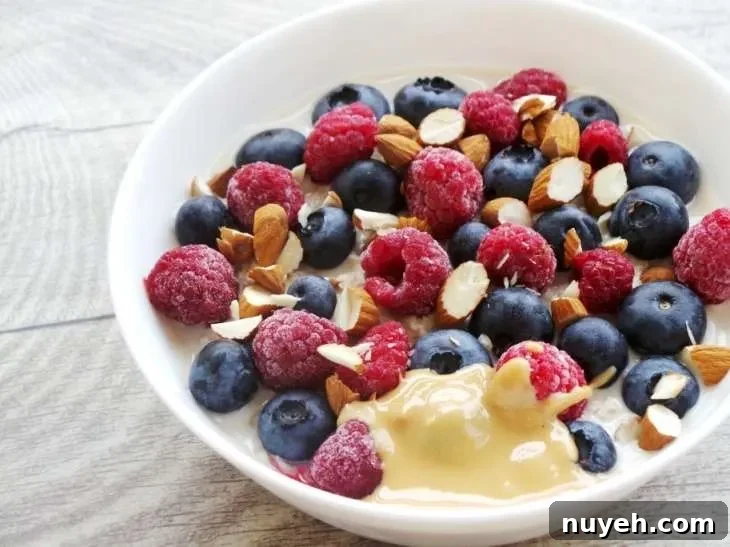 Vegan overnight oats with peanut butter, berries and chia seeds! This is a delicious easy healthy breakfast that you can make in about 5 minutes the day ahead and take on the go!
