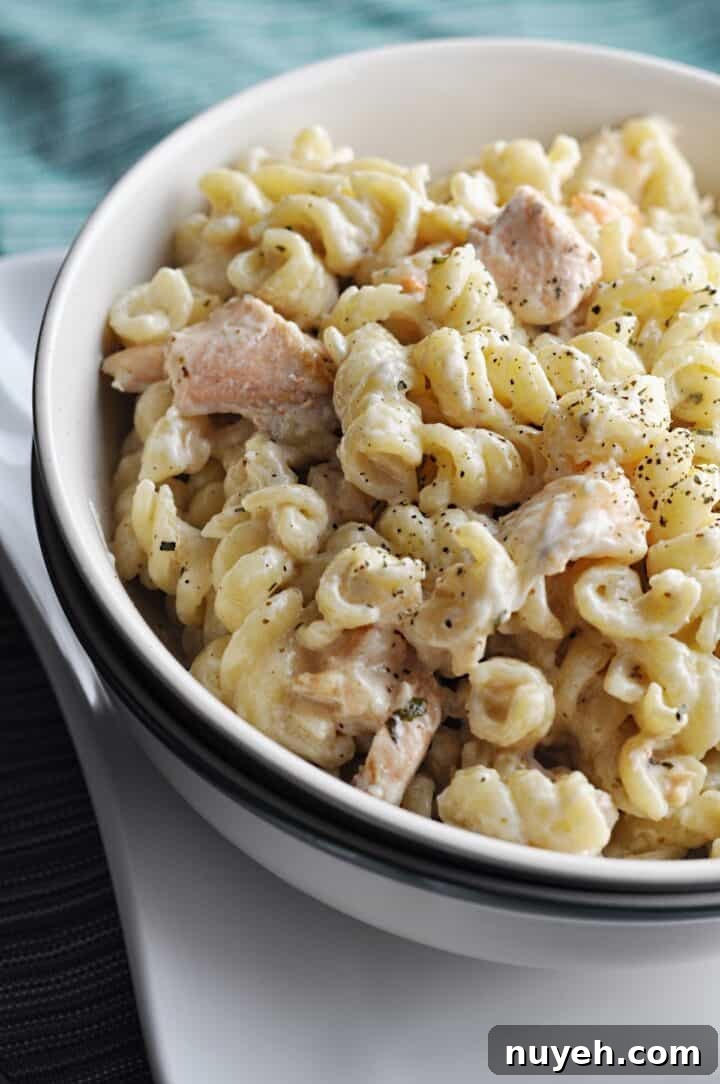 Creamy Salmon and Shrimp Pasta with Lemon Garlic Sauce 2 Creamy salmon and shrimp with pasta recipe in bowl